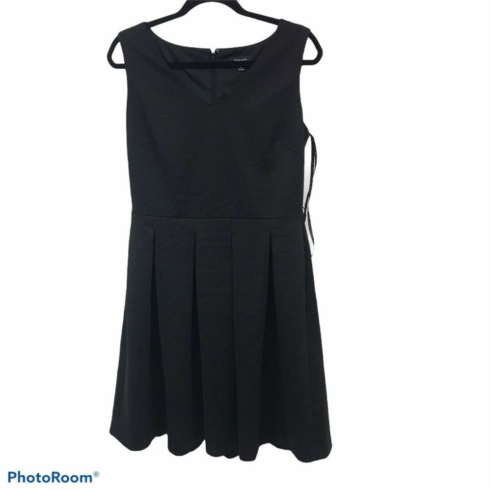A Levine Tahari Women's Black Sleeveless Knee Leng